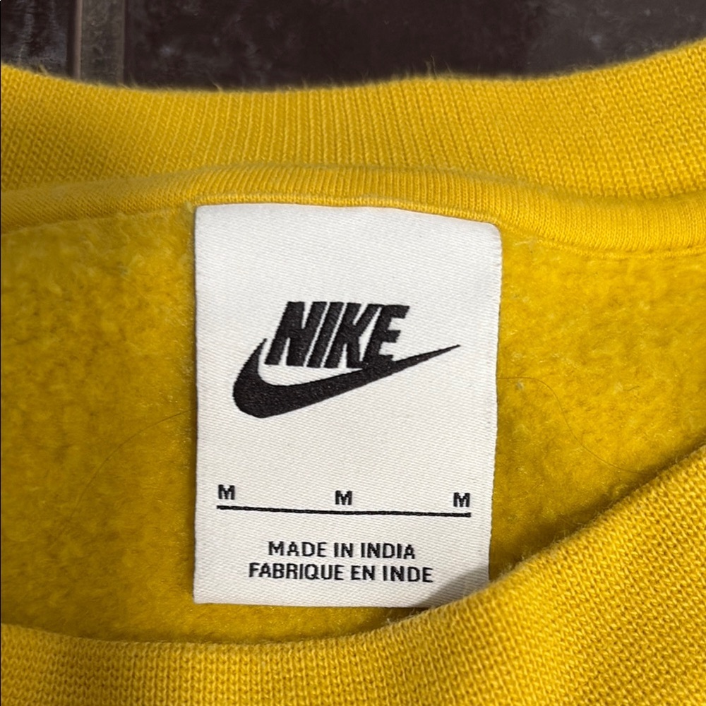 Nike Men's or women’s Yellow Sweater - Picture 2 of 3